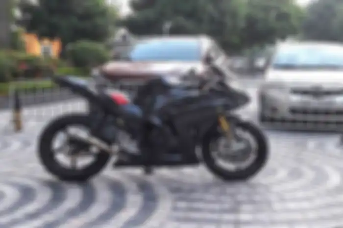 Yamaha R3 punya kaki-kaki berotot!