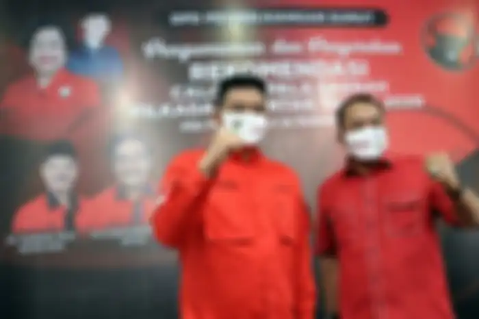 Bobby Nasution (kiri), mantu Presiden Jokowi jadi Cawalkot Medan, cuma punya motor matic.