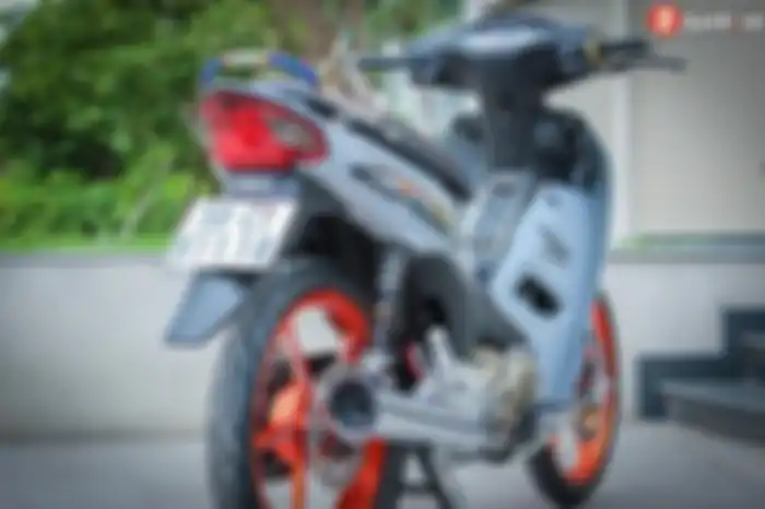 Sokbreker Ohlins dengan per hitam terpasang di Honda Wave alias Honda Supra Fit ini.