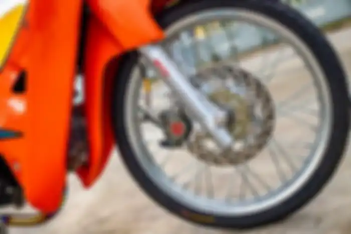 Kaki-kaki pakai pelek Excel dan pengereman Brembo.