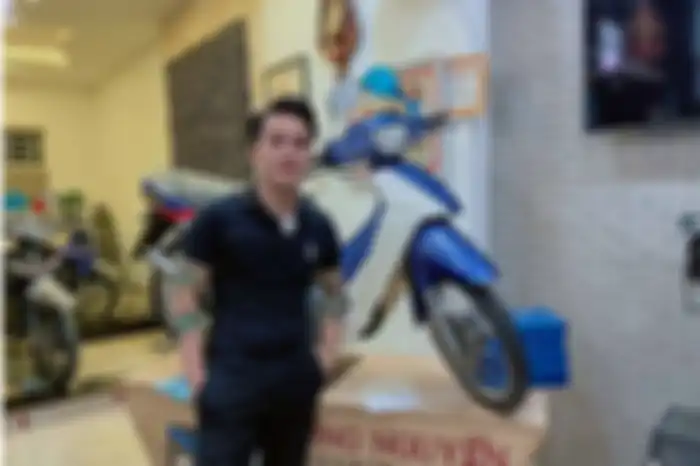 Suzuki RGV 120 milik Mr. Cuong Martin dijual di Vietnam dengan harga fantastis.