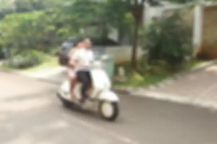 Raffi Ahmad beli motor Vespa 946 Christian Dior untuk Nagita Slavina.