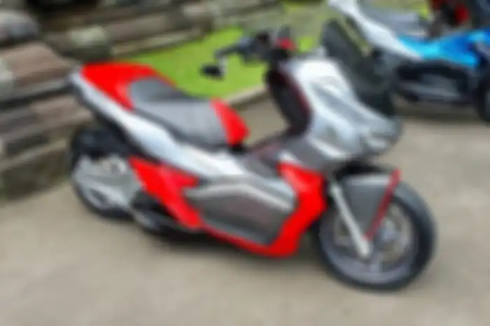 Body custom dari fiber dan bisa plug & play di Honda ADV150.