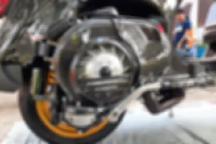 Mesin kena upgrade pakai blok Malossi MHR 210, kapasitas jadi 210 cc.