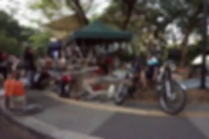 Berbagai macam lapak spare part, motor jadul, mobil antik dan lainnya cuma ada di Otobursa Tumplek Blek