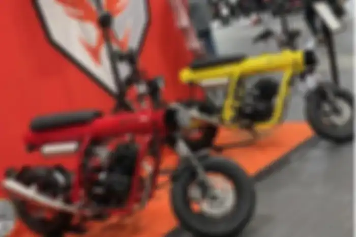 Dua pilihan warna Phoenix Engineering Gunner 125 lawan Honda Monkey dan Honda Dax ST125