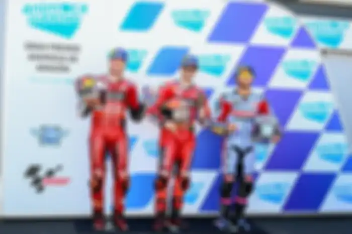 Tiga pembalap Ducati menempati start terdepan MotoGP Aragon 2022, Francesco Bagnaia (tengah), Jack Miller (kiri), dan Enea Bastianini (kanan).