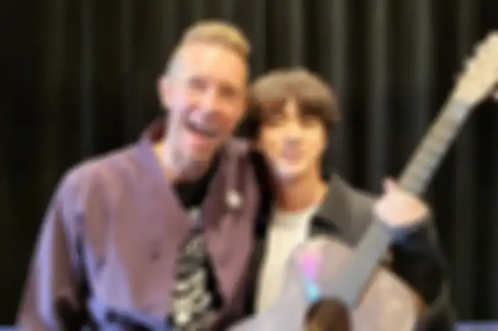 Jin BTS dikabarkan akan debut solo dengan lagu hadiah dari Coldplay