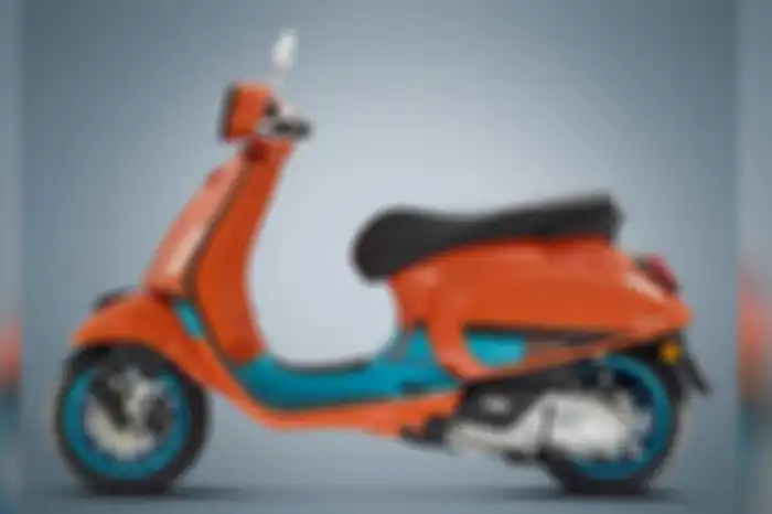 Vespa Primavera Color Vibe pilihan warna Arancio.