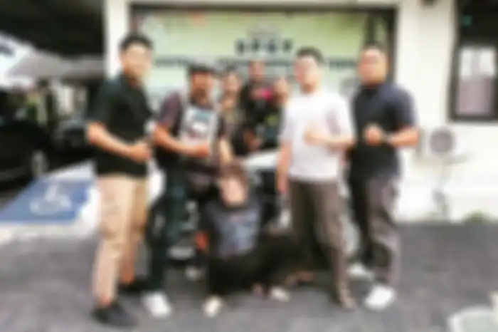 Bule Inggris maling motor custom Deus di kawasan Canggu berhasil ditangkap polisi Polsek Kuta Utara, Bali, Selasa (29/11/2022).