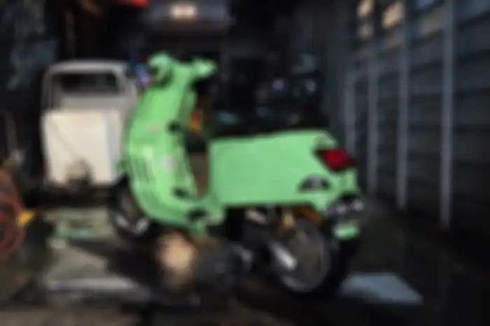 Motor modifikasi Vespa S 125, body dibalut warna hijau daun, dipanggil 'ulet keket'.