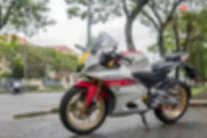 Motor modifikasi Yamaha R15M edisi World GP 60th Anniversary garapan biker Vietnam.