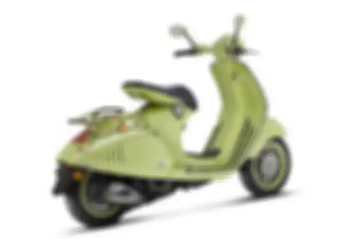 Vespa 946 10 Anniversario menandakan 10 tahun perjalanan Vespa 946 di dunia.
