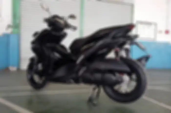 Modifikasi motor Yamaha Aerox, terpasang tail tidy di belakang.