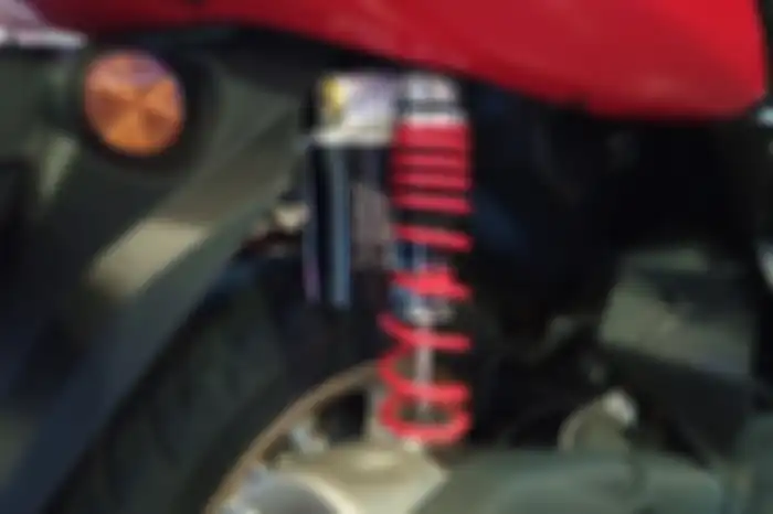 Sokbreker motor Yamaha NMAX standar diganti sokbreker aftermarket dari YSS.