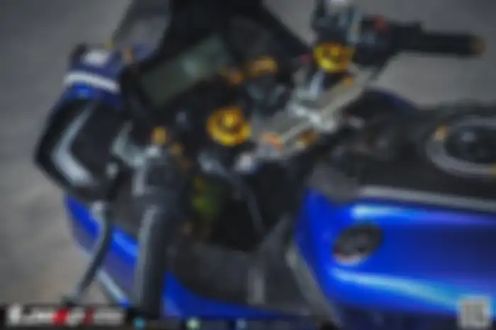 Modifikasi motor Yamaha R15 V3, ubahan di area kokpit.