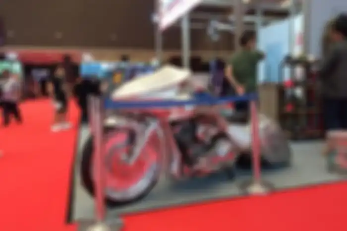 Modifikasi motor Harley-Davidson aluminium bagger dipajang di booth Von Dutch di Hall C2 JIExpo Kemayoran, Jakarta Pusat dalam gelaran IIMS 2023.