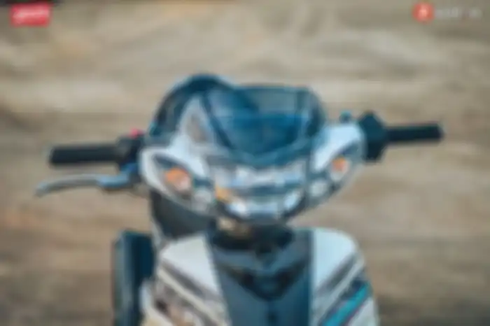 Modifikasi motor Yamaha Vega R, terpasang windscreen mungil.
