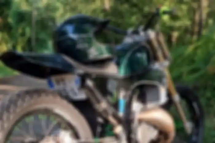 Modifikasi motor Kawasaki KX125, subframe dirombak agar terpasang buntut flat tracker.
