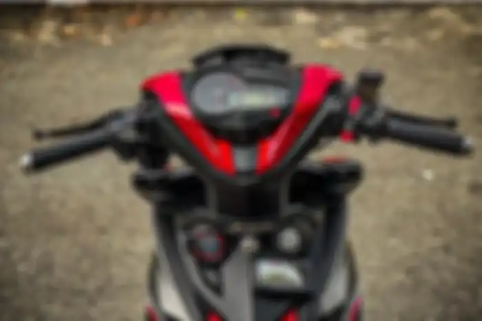Modifikasi motor Yamaha MX King 150, ubahan di area kokpit.