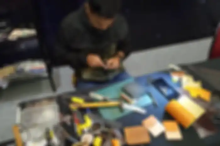 Pengrajin kulit Trishula Craft jadi salah satu konten industri kreatif yang ada di IIMS x Pergikebulan.