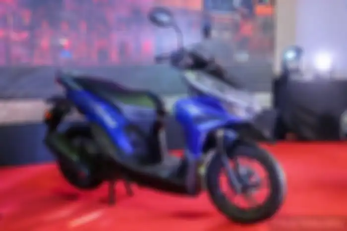 Honda Vario 125 versi Malaysia pilihan warna biru-silver.