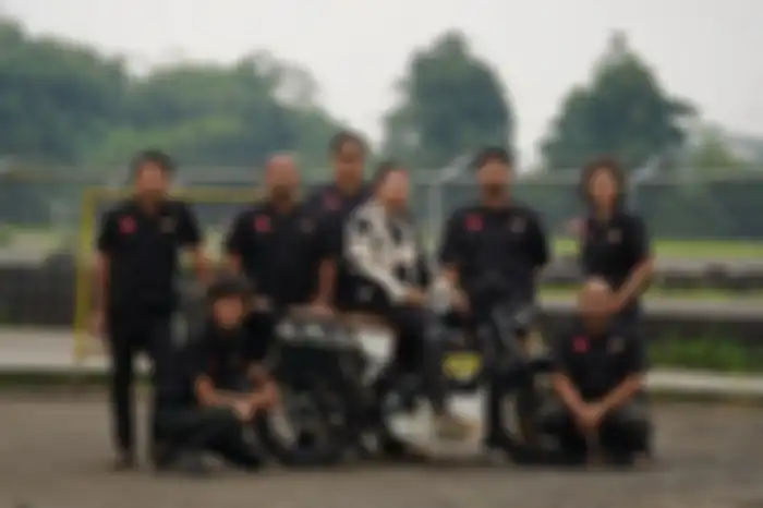 Tim Katalis bersama prototipe motor listrik MOVE.