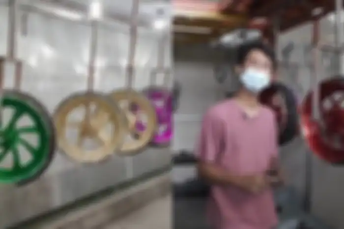 Surya Painting 18 menawarkan cat pelek sehari jadi dan bisa ditunggu.