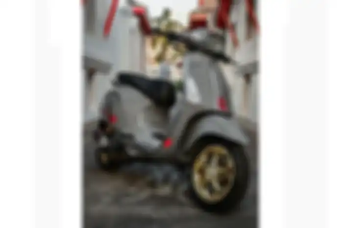 Modifikasi motor Vespa Sprint garapan biker Vietnam.