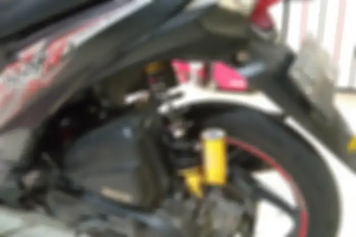 Sok belakang YSS G-Series terpasang di Honda BeAT.