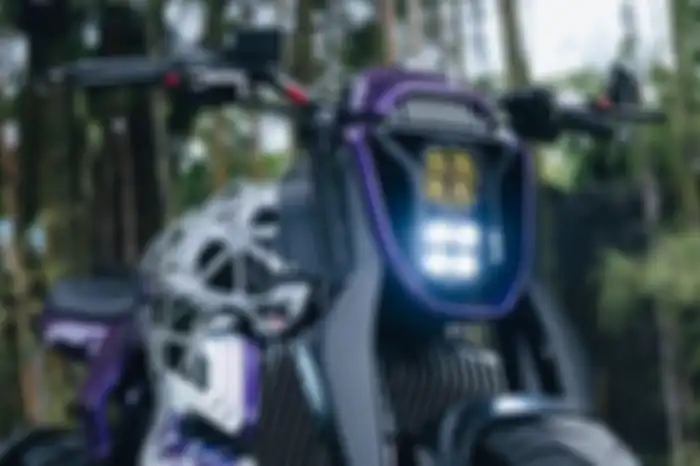 Lampu depan custom dengan LED bertingkat.