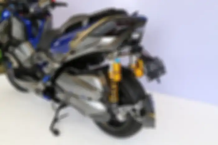 Area belakang modifikasi motor Yamaha XMAX garapan Reynaldi, tesemat sok Ohlins.