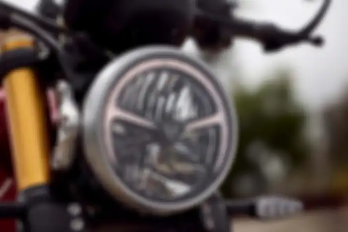 Triumph Speed 400 sudah dilengkapi lampu full LED.