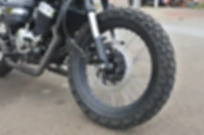 Dipasang sok upside down depan dan ban Shinko bikin tampilan kekar.
