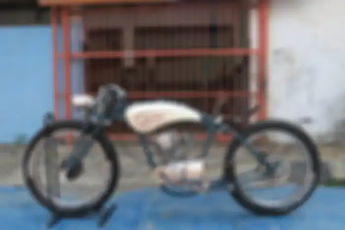 Modifikasi motor custom gaya board tracker.
