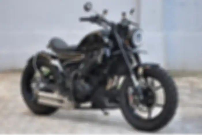 Modifikasi motor custom gaya bobber.