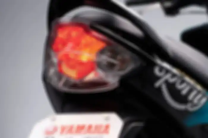 Desain stoplamp dan behel belakang mengambil kepunyaan Yamaha Mio Soul.