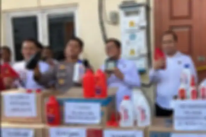 Pabrik oli palsu di Desa Saentis, Kecamatan Percut Seituan, Kabupaten Deliserdang, Sumatera Utara dibongkar Subdit I Industri dan Perdagangan (Indagsi) Ditreskrimsus Polda Sumut.