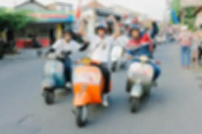 Pitulasan Bareng Scooter keliling Kota Semarang naik Vespa.