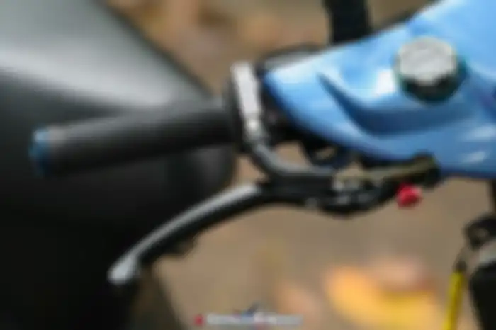 Master rem Brembo dan gas spontan aftermarket.