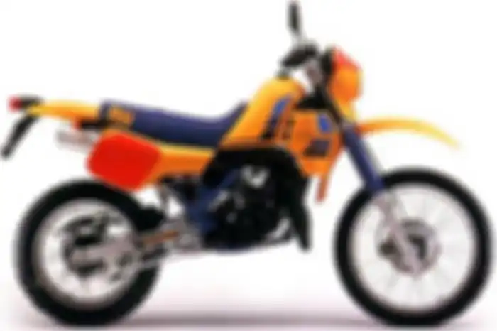 Suzuki RH250 kembaran Suzuki DR200SE yang jadi kendaraan tempur Ksatria Baja Hitam.