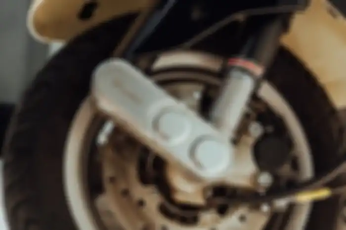 Sok depan Carbone Cif Italy dengan cover fork Forscher dari Fabrica Development.
