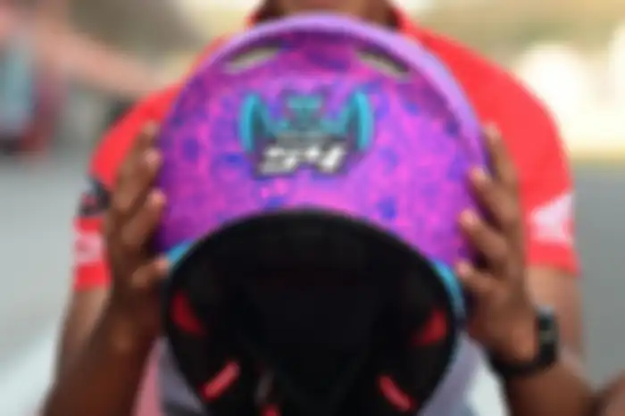 Grafis belalang di helm Veda Ega Pratama.