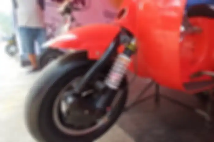Dudukan sokbreker dan cakram harus kena kustom.