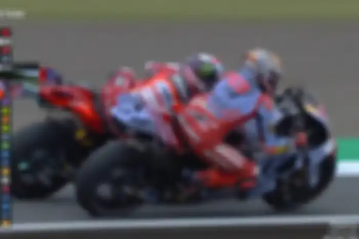 Perebutan P2 antara Enea Bastianini dan Marc Marquez.