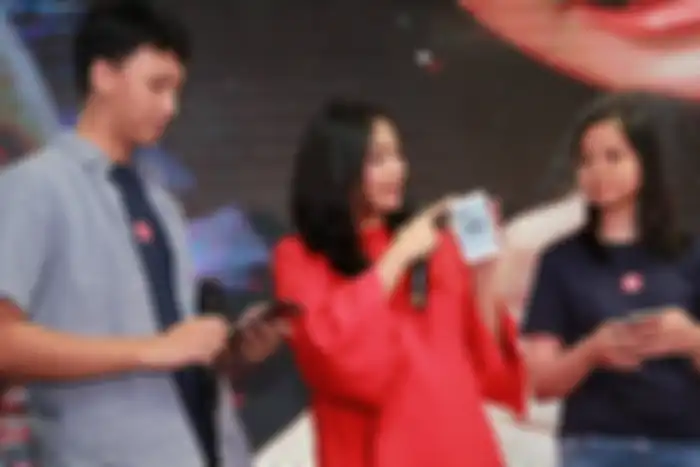 Artis Caca Tengker sedang mencoba QRCode TCash
