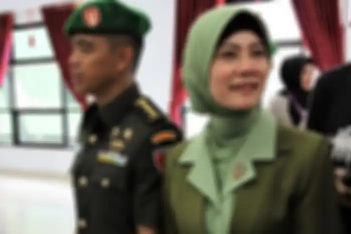 Jabatan Kolonel Hendi Suhendi dicopot karena unggahan status istri.