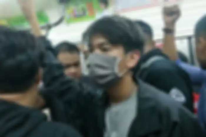 Iqbaal Ramadhan Naik KRL, Terpaksa Turun dan Minta Maaf Sebelum Sampai Tujuan
