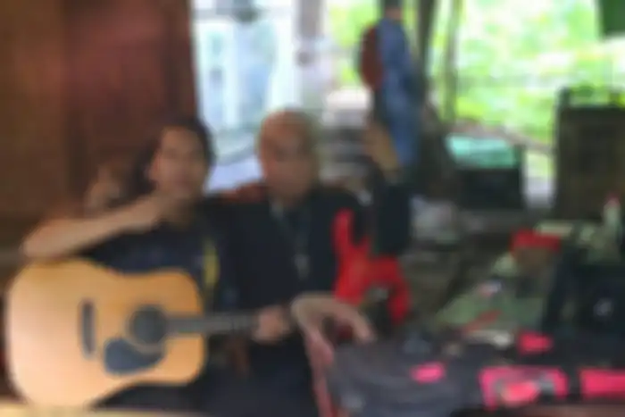 Gideon saat rekaman lagu barunya.