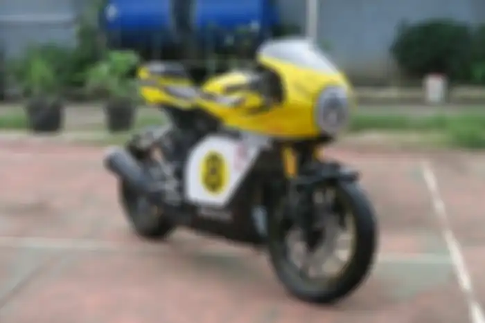 Modifikasi motor Yamaha R15 Neo Cafe Racer.